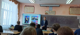 Председатель Молодёжной думы Муниципального округа г. Славгород Я. П. Ильичев встретился с учащимися 10-11 классов МБОУ &quot;Лицей №17&quot;.